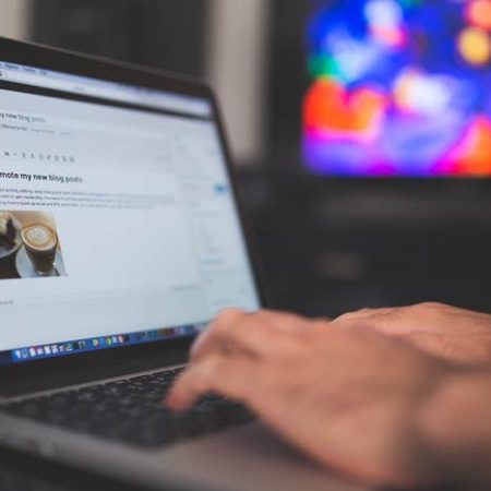 Comment choisir entre la création d&rsquo;un site WordPress ou sur-mesure ?