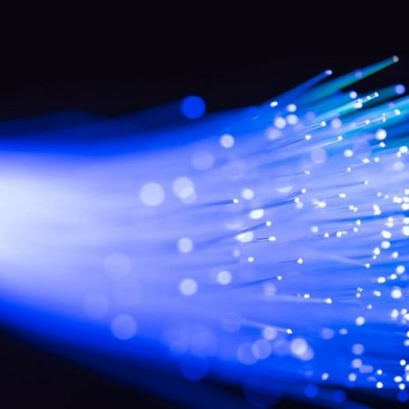 Fibre vs ADSL : quelles différences pour les professionnels du digital?
