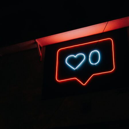 5 Astuces pour Utiliser l&rsquo;IA Efficacement pour ses Réseaux Sociaux