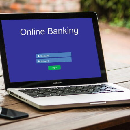 Comment Revolut Procède-t-elle pour Concurrencer les Géants Boursorama et Crédit Agricole ?
