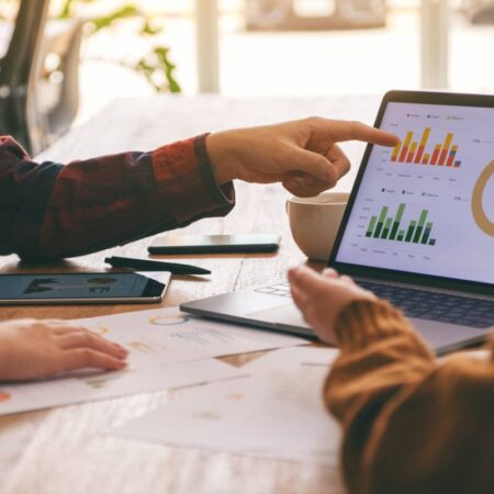 Analyse financière sectorielle : adaptez vos indicateurs à votre domaine