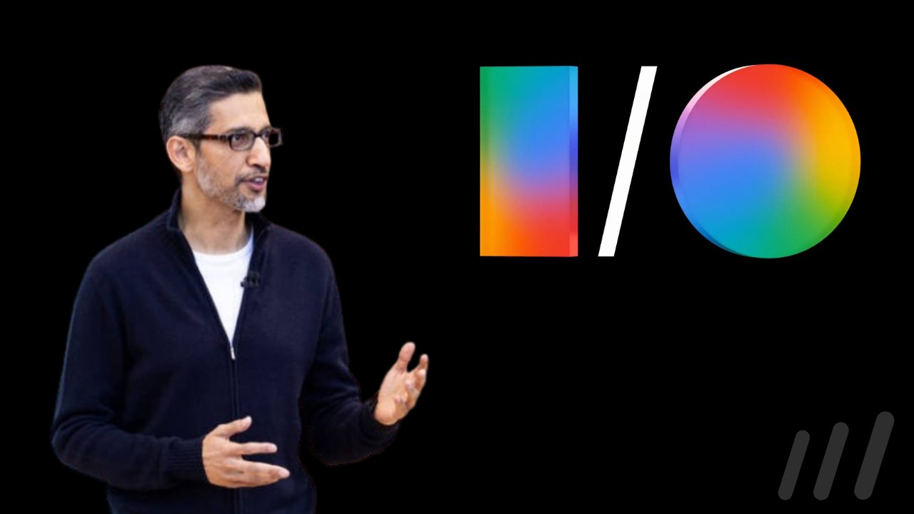 CEO Google Sunder Pichai avec le logo de Google I/O