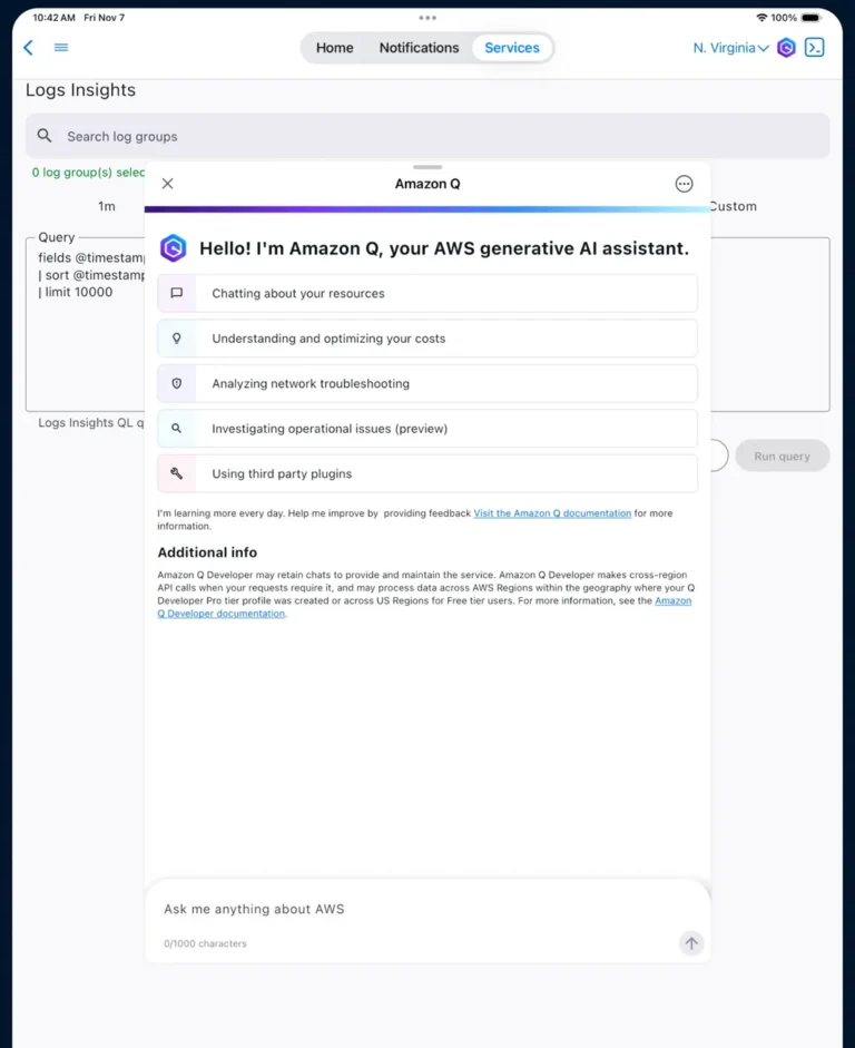 Assistant Amazon Q ouvert dans l'application AWS au-dessus de CloudWatch Logs Insights, avec ses suggestions de questions