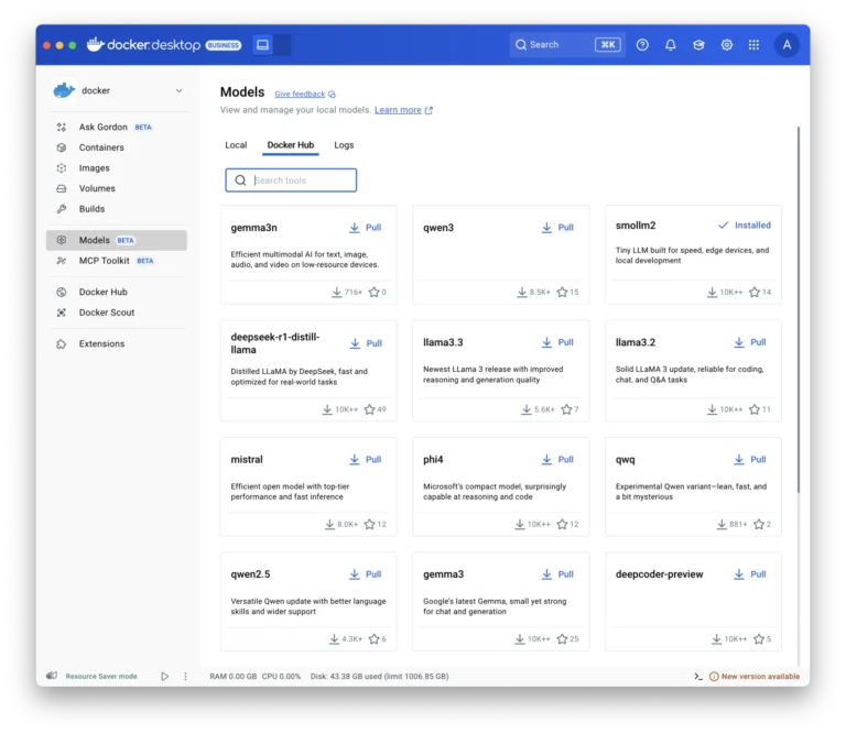 Onglet Models de Docker Desktop avec le catalogue de modèles d'IA Docker Hub à télécharger en local