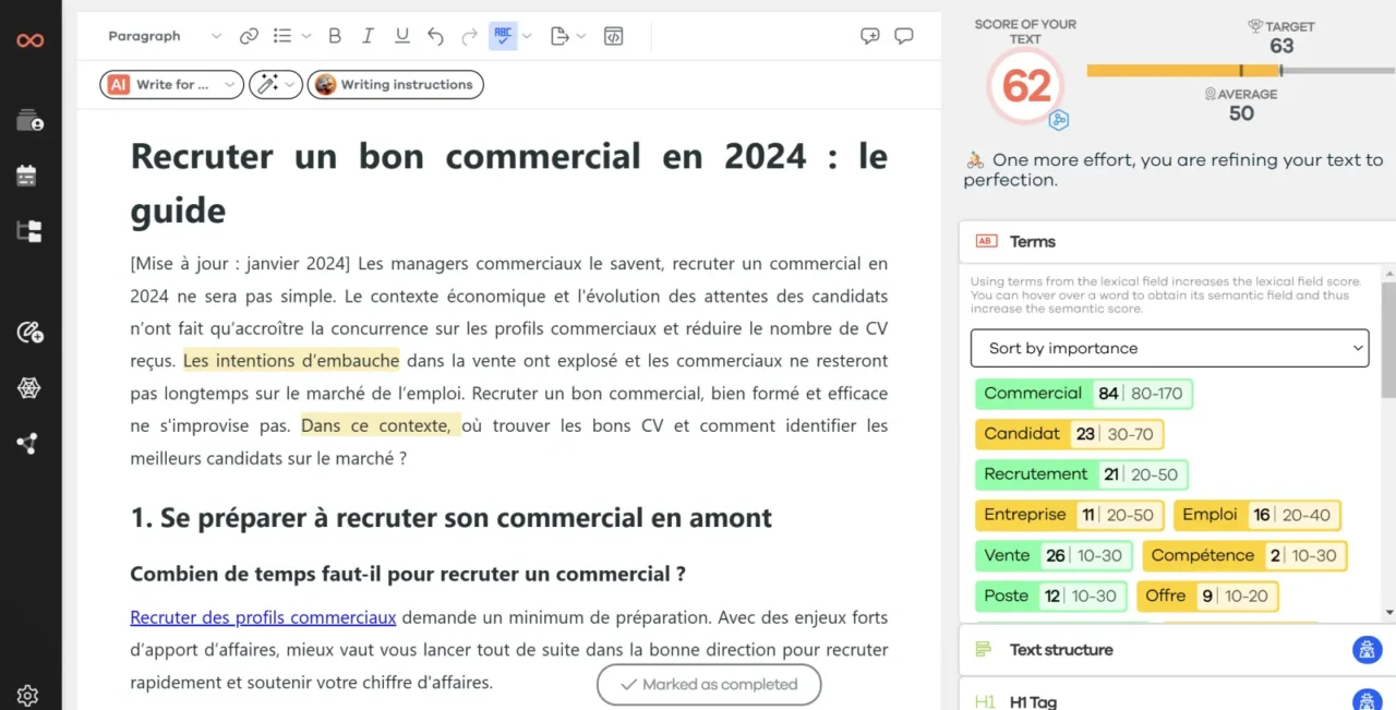 Éditeur d'optimisation de SEOQuantum : texte en cours de rédaction, score sémantique de 62 face à une cible de 63 et liste des termes