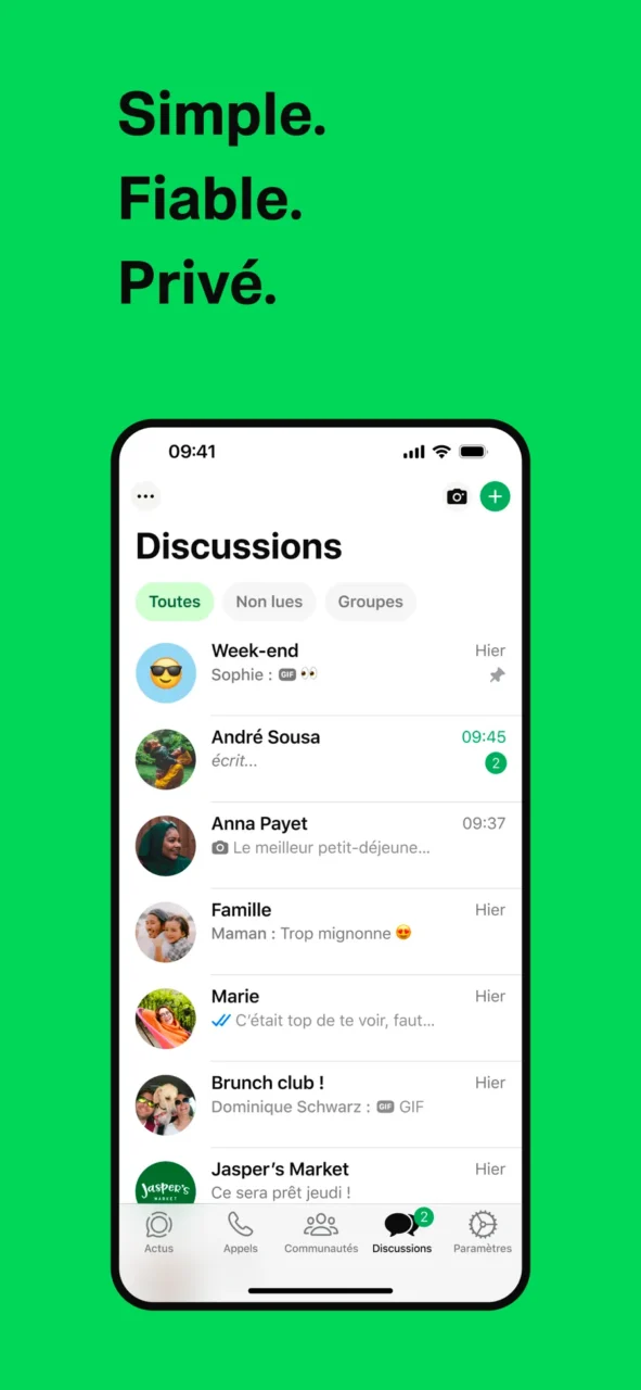 Liste des discussions WhatsApp sur iPhone avec filtres Toutes, Non lues et Groupes et onglets Actus, Appels et Communautés